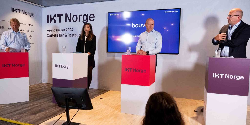 Fra venstre Hans Peter Olsen, Saira Basit,  Lars Christian Aamodt, Nils-Ole Foshaug, Stortingsrepresentant, 
