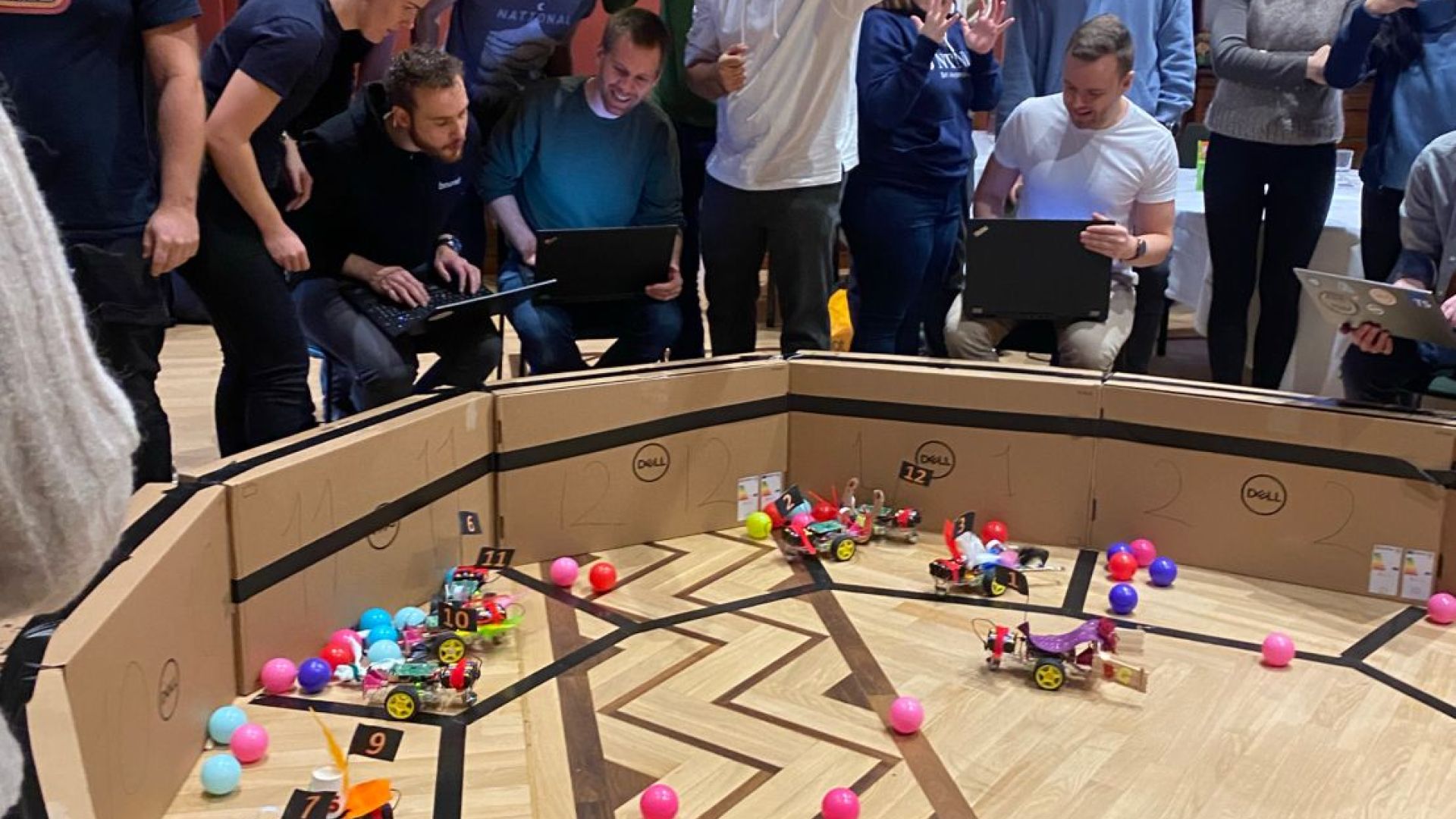 Bilde fra hackathonet Bouvet Battle Royal. Her fra robotkonkurransen.  